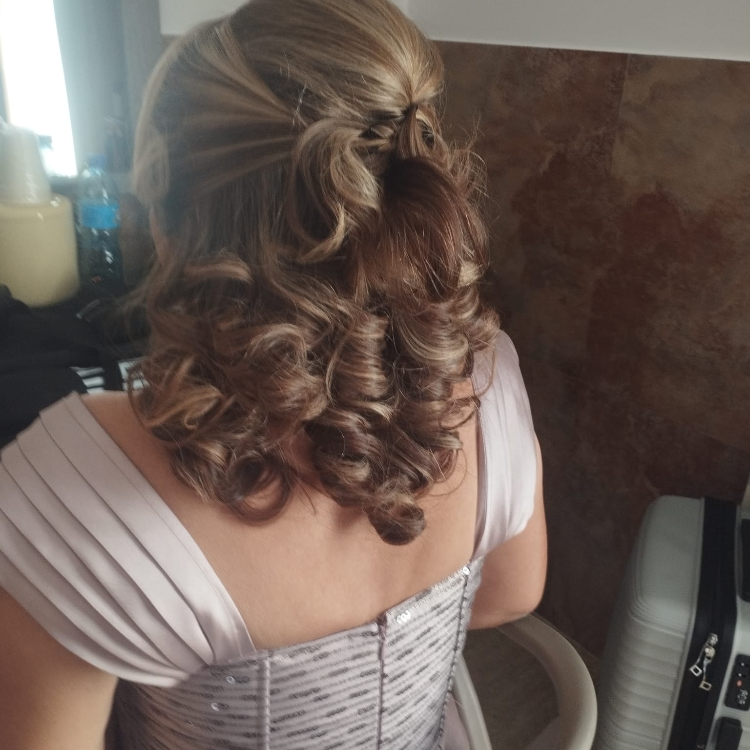 Peinado profesional en salón