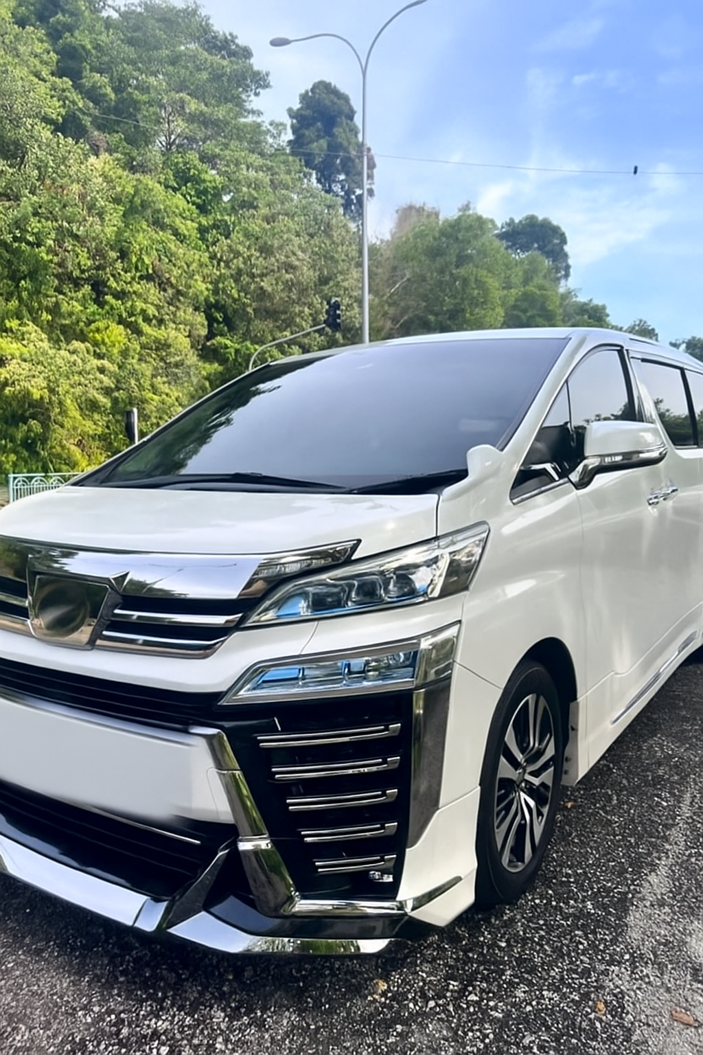 Toyota Vellfire Exterior