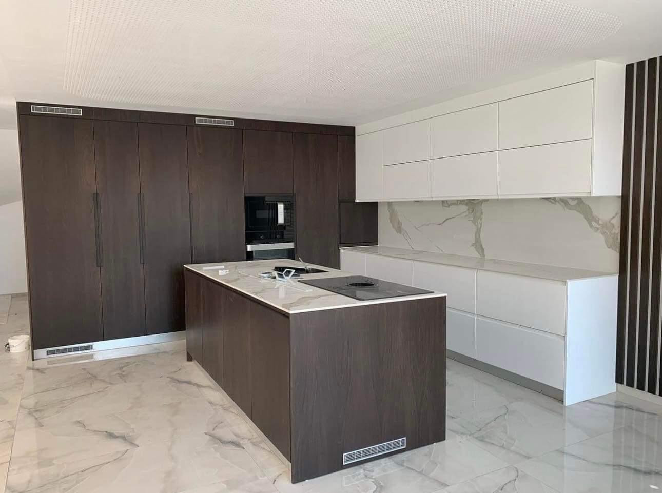 Luxuriöse moderne Küche von AM Innenausbau