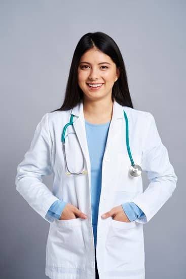 dr. Sarah Wijaya