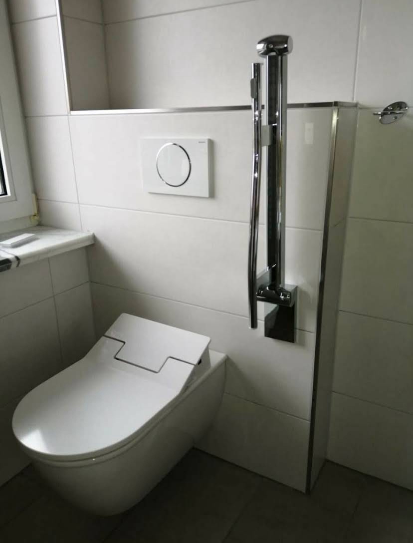 Toilette und Glasabtrennung