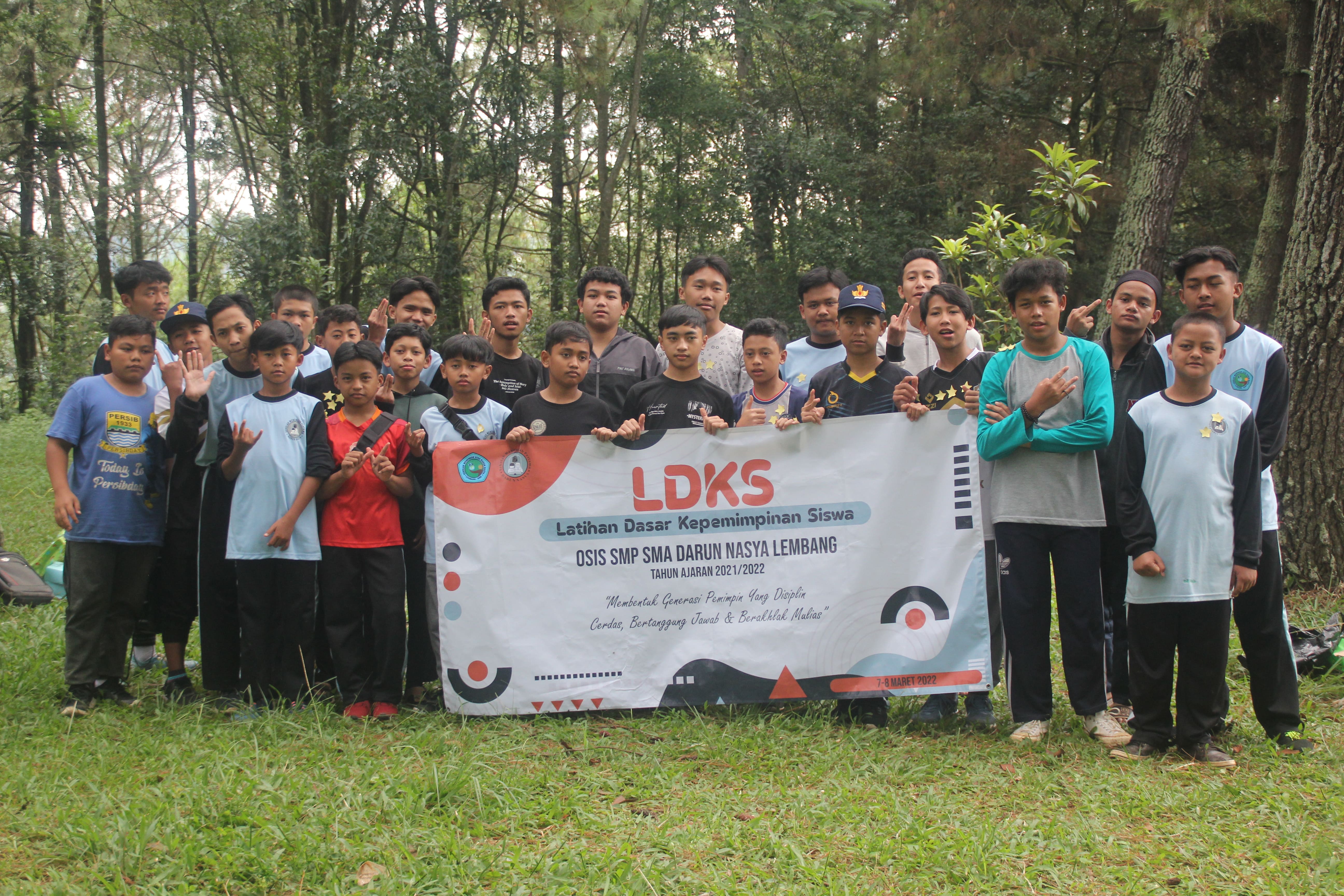 Latihan Dasar Kepemimpinan Siswa Darun Nasya