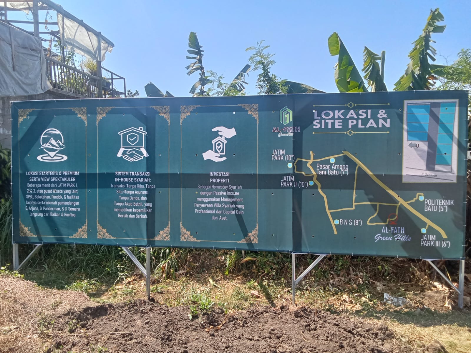 Papan informasi lokasi strategis dan site plan kawasan