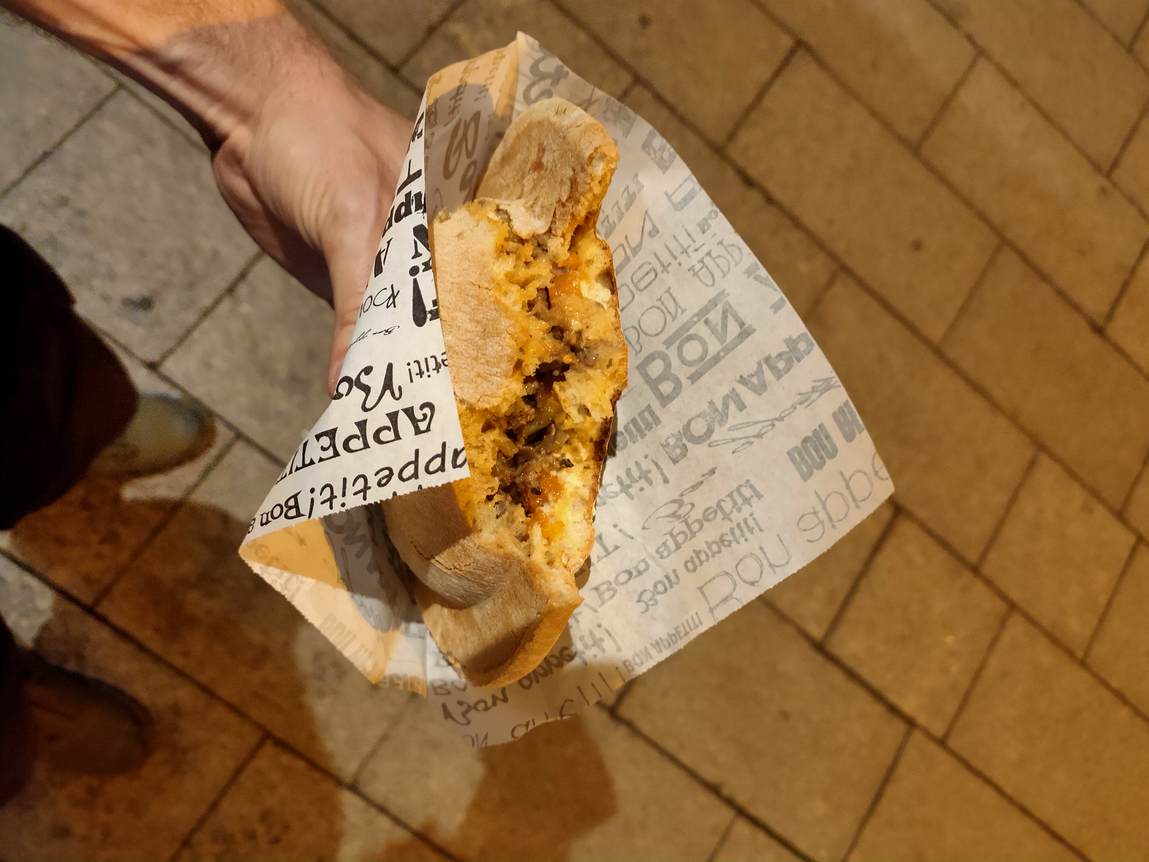 Sandwich în hârtie Appetit