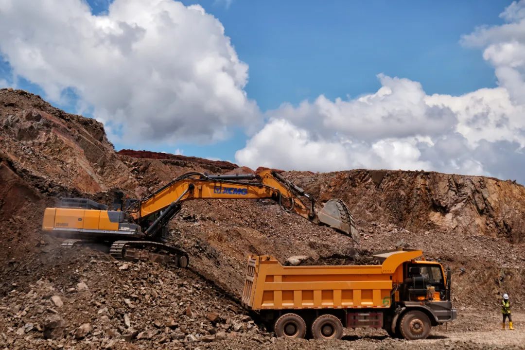 Freedom Gold Company Mining Site — XCMG Heavy Duty Excavator Loading Ore into Dump Truck at Our Open-Pit Gold Mine in West Africa