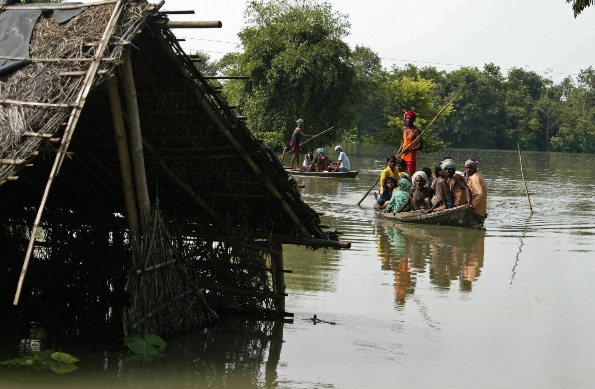 Bihar flood victims being rescued on boats