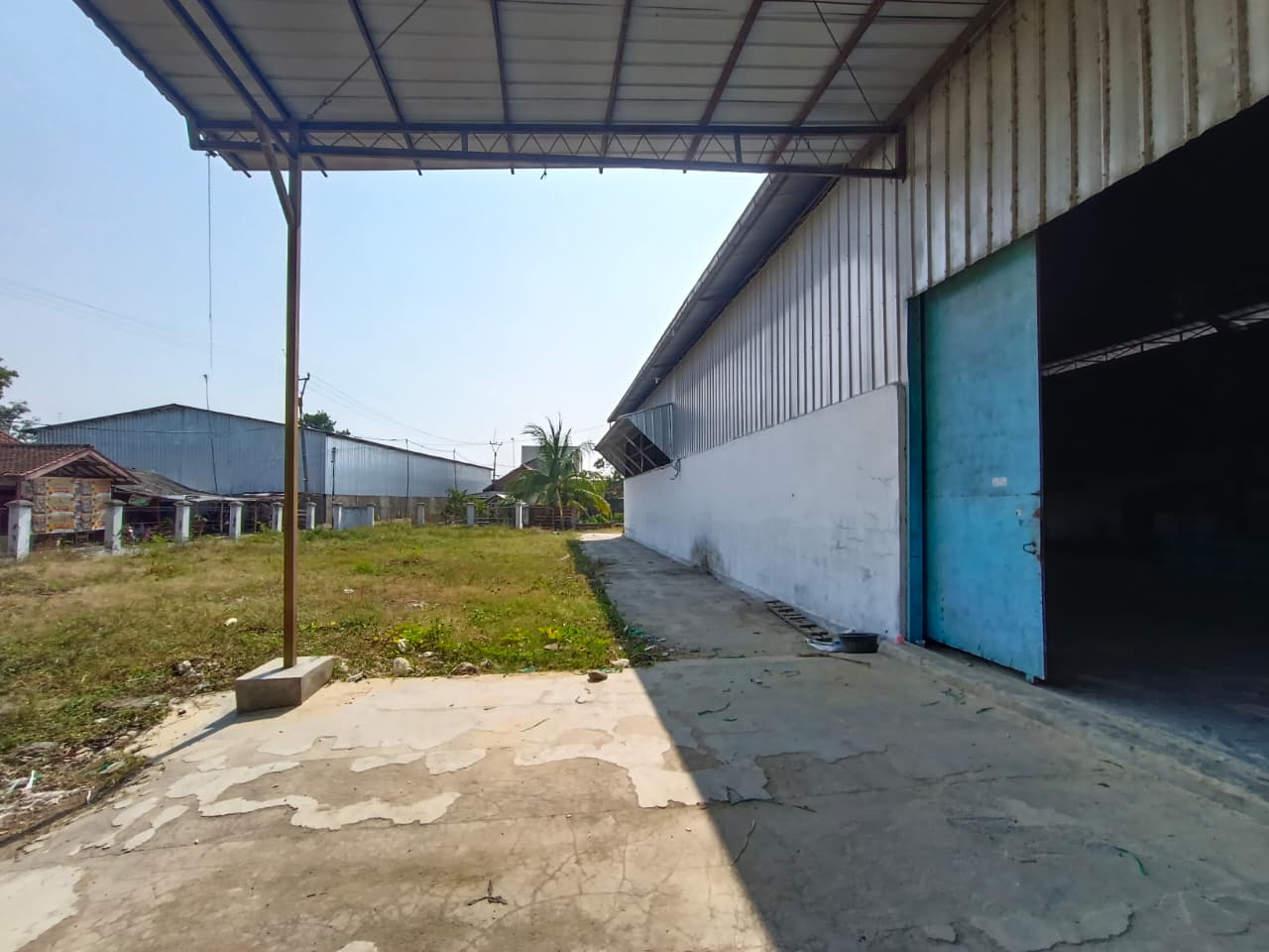 Area Logistik dan Eksterior Pabrik PKMJ