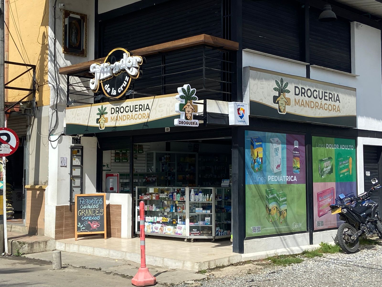 Droguería Mandrágora en La Ceja Antioquia, sector La Cruz