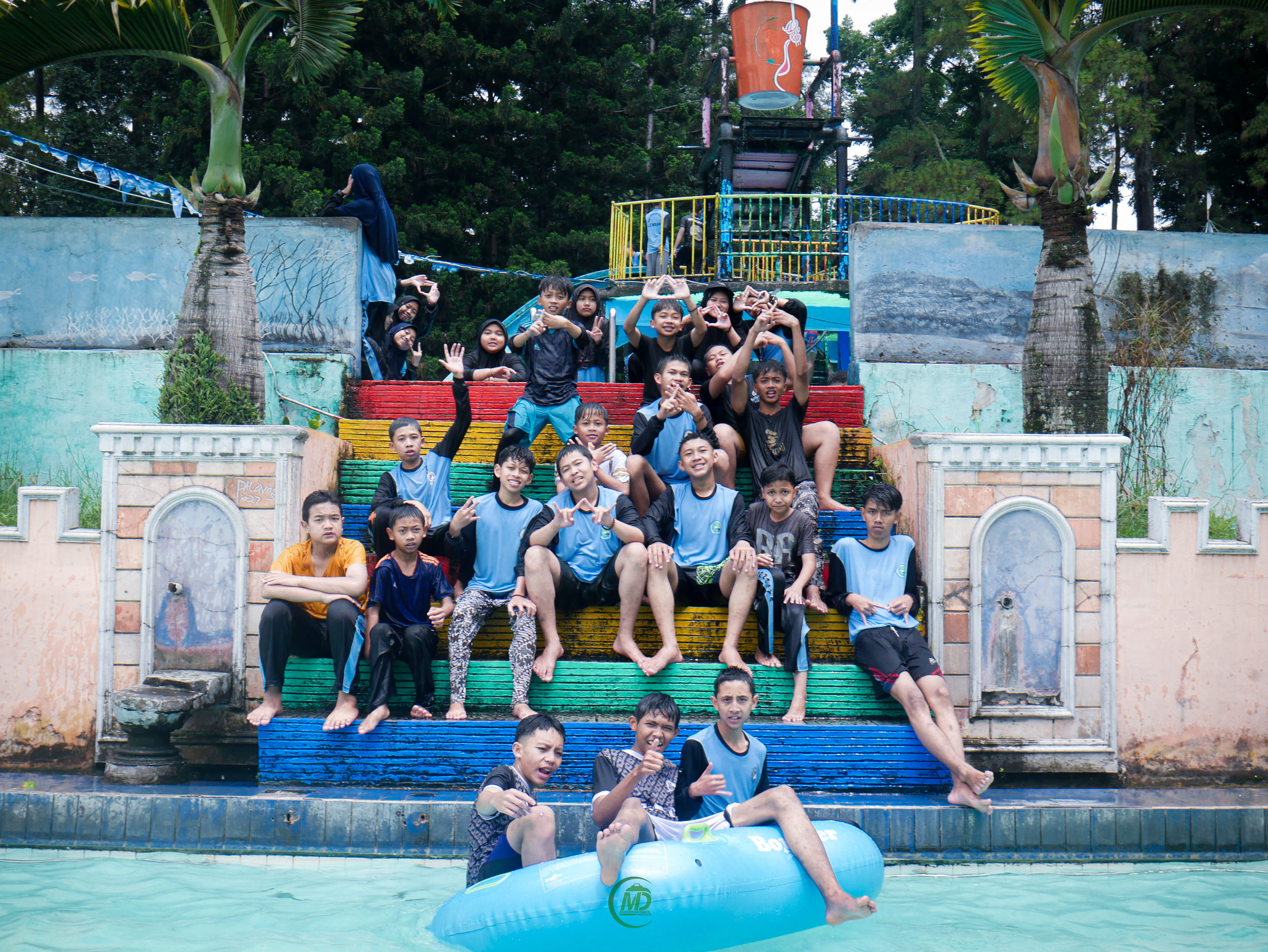 Santri Darun Nasya di waterpark