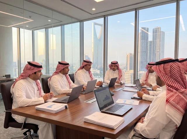 مستثمرون سعوديون يناقشون دراسة مشروع عقاري