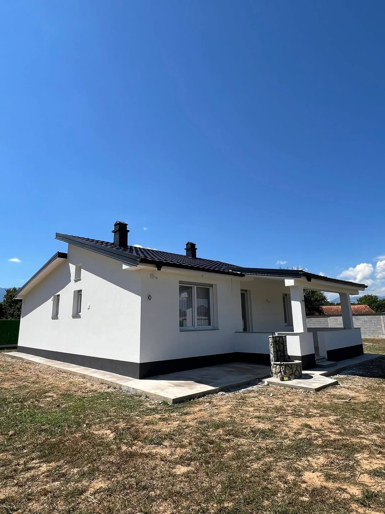 Fertiggestelltes Haus