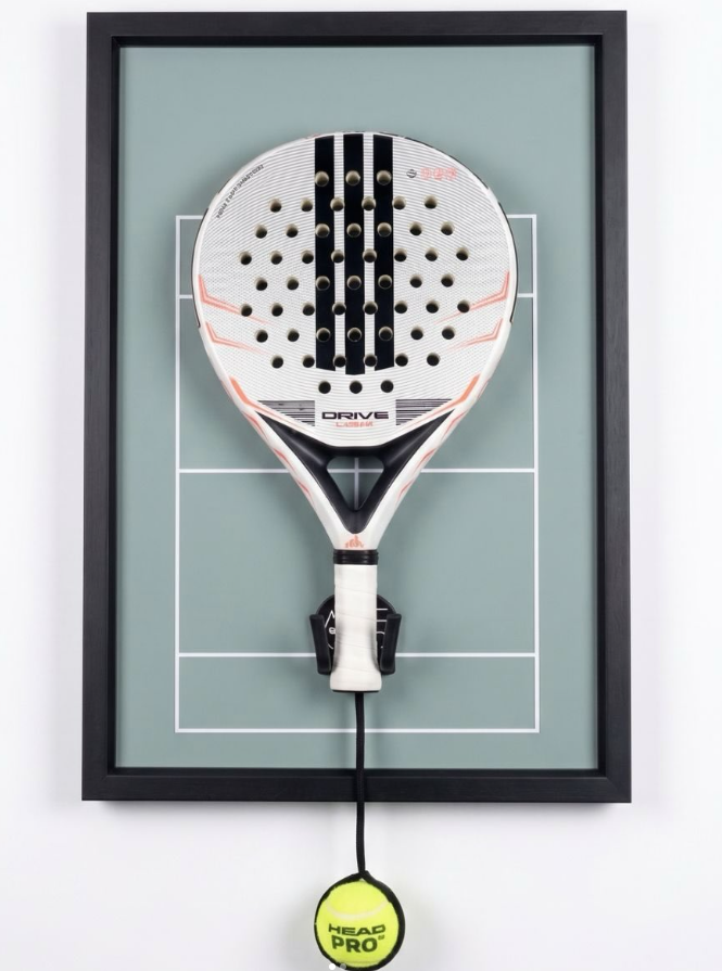 Marco de exhibición de pala de pádel minimalista gris