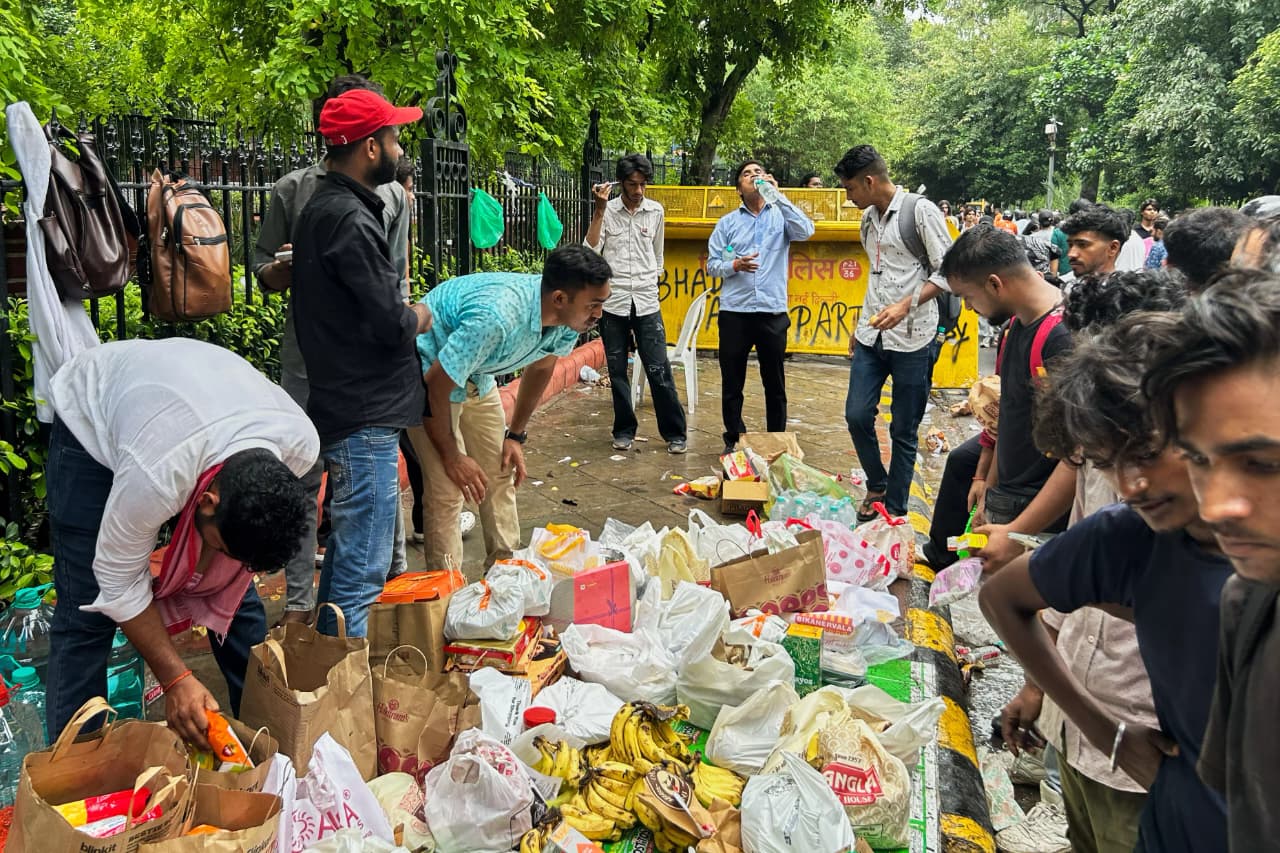Volunteers distributing supplies