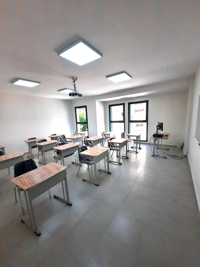 Salles de cours modernes et équipées - Institut Riad Sofia