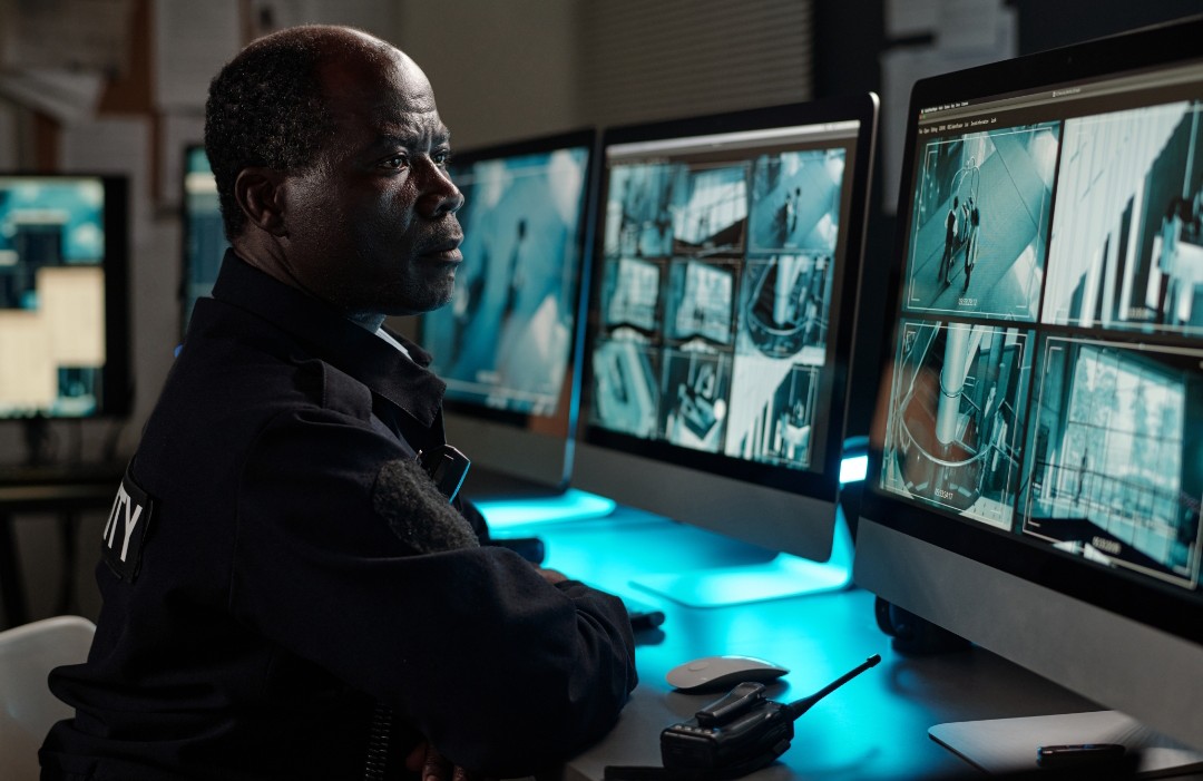 Security personnel monitoring systems in control room