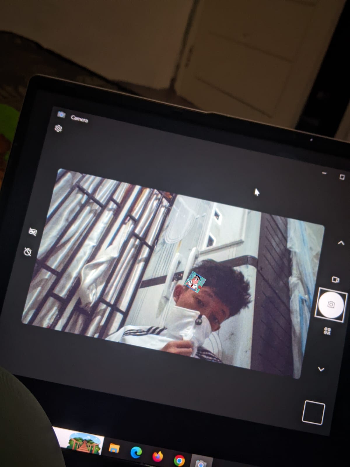Layar tablet menampilkan aplikasi kamera