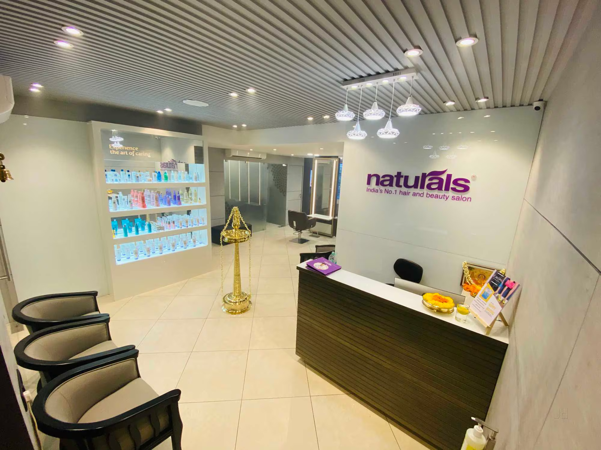 Naturals Salon Interior