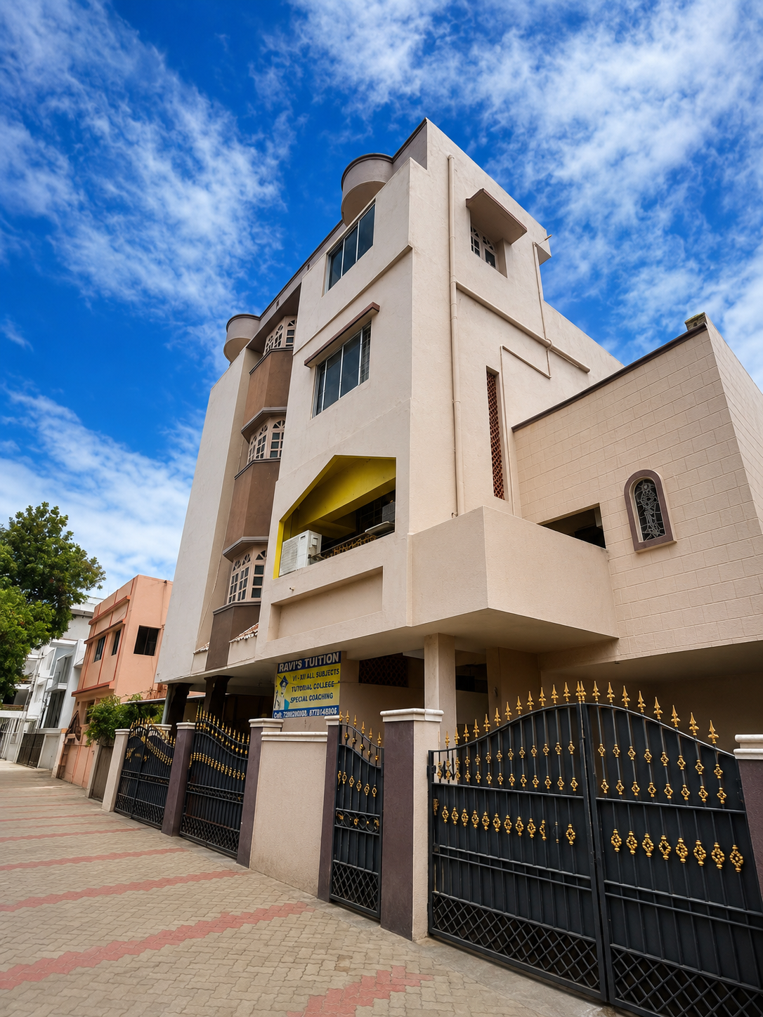 Centre entrance