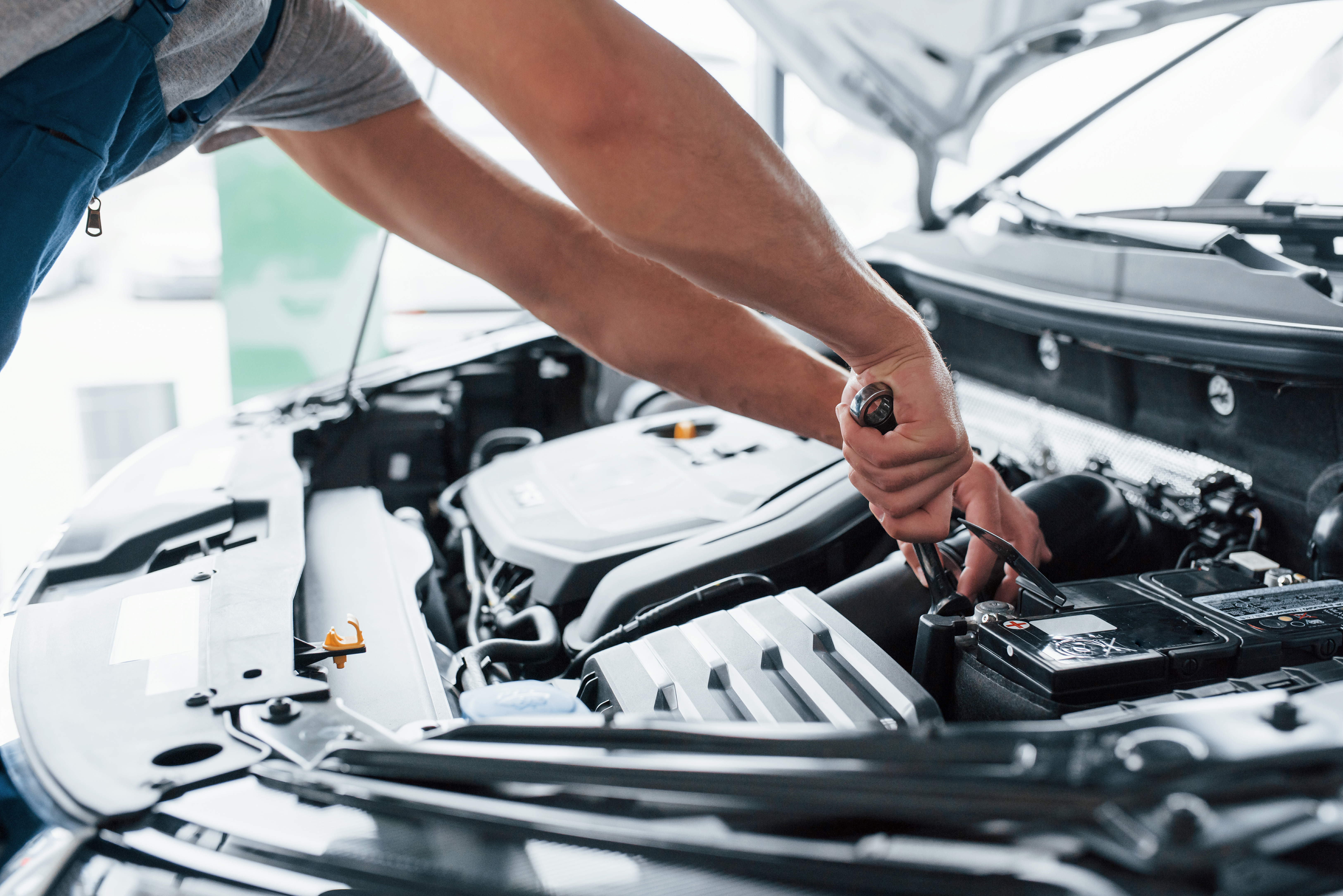 Fitting a battery
