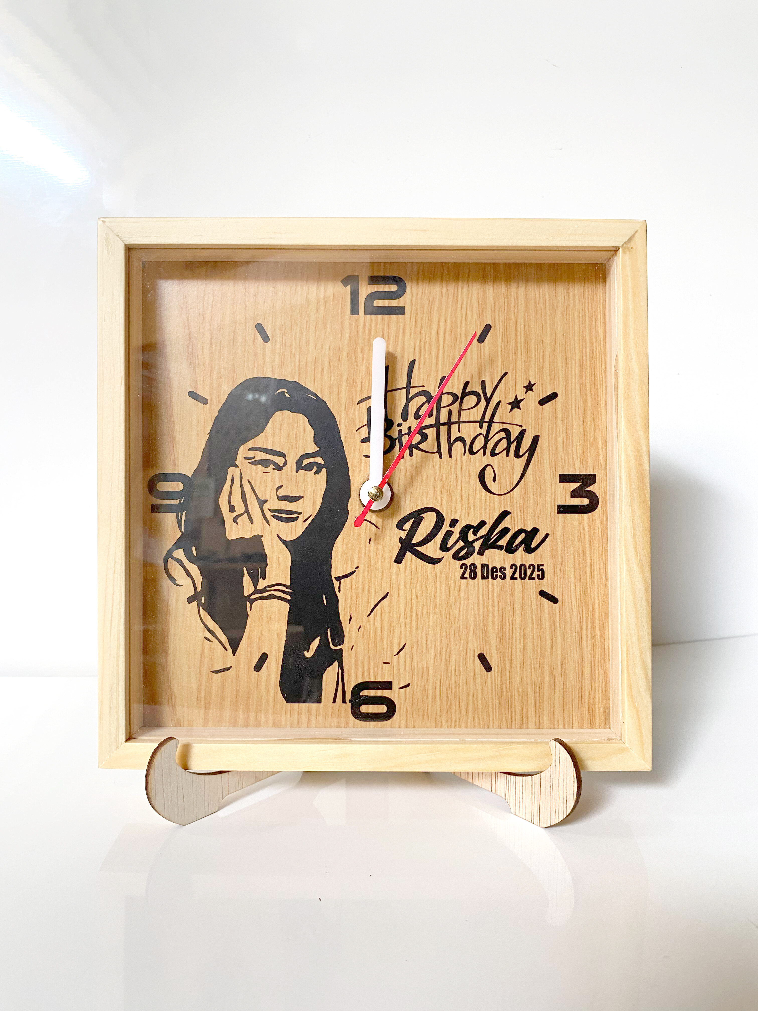 Jam Ulang Tahun Kayu