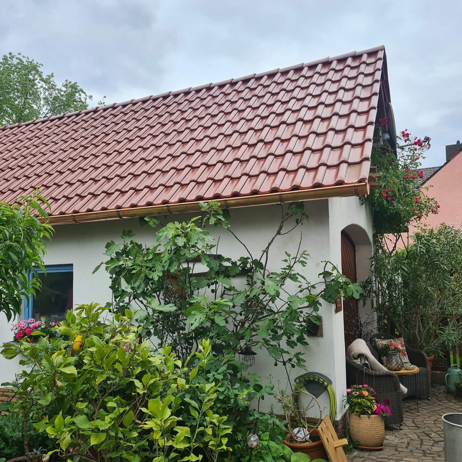 Haus mit rotem Dach