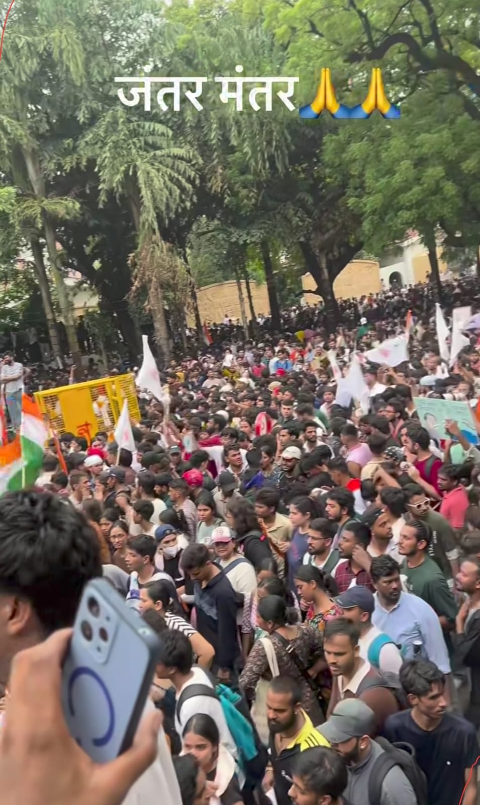 Mass gathering at Jantar Mantar with flags