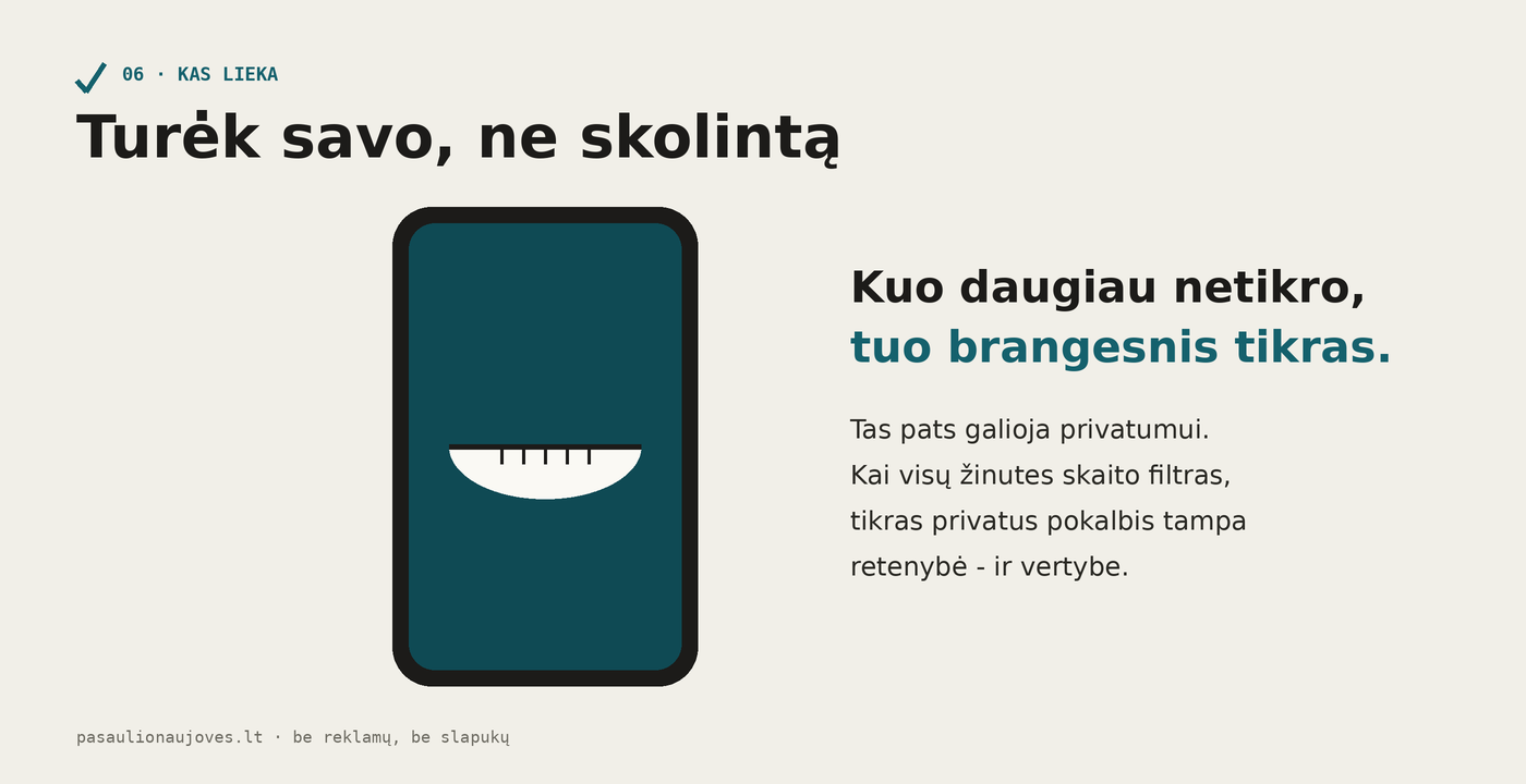 Telefono ekrane užmerkta akis, šalia užrašas „Kuo daugiau netikro, tuo brangesnis tikras"