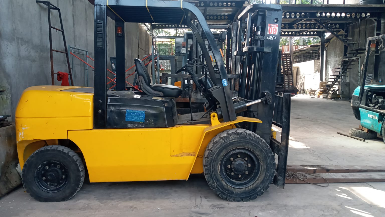 Forklift Unit 09