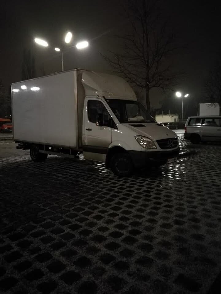 Transporter bei Nacht – Speed Transport im Einsatz