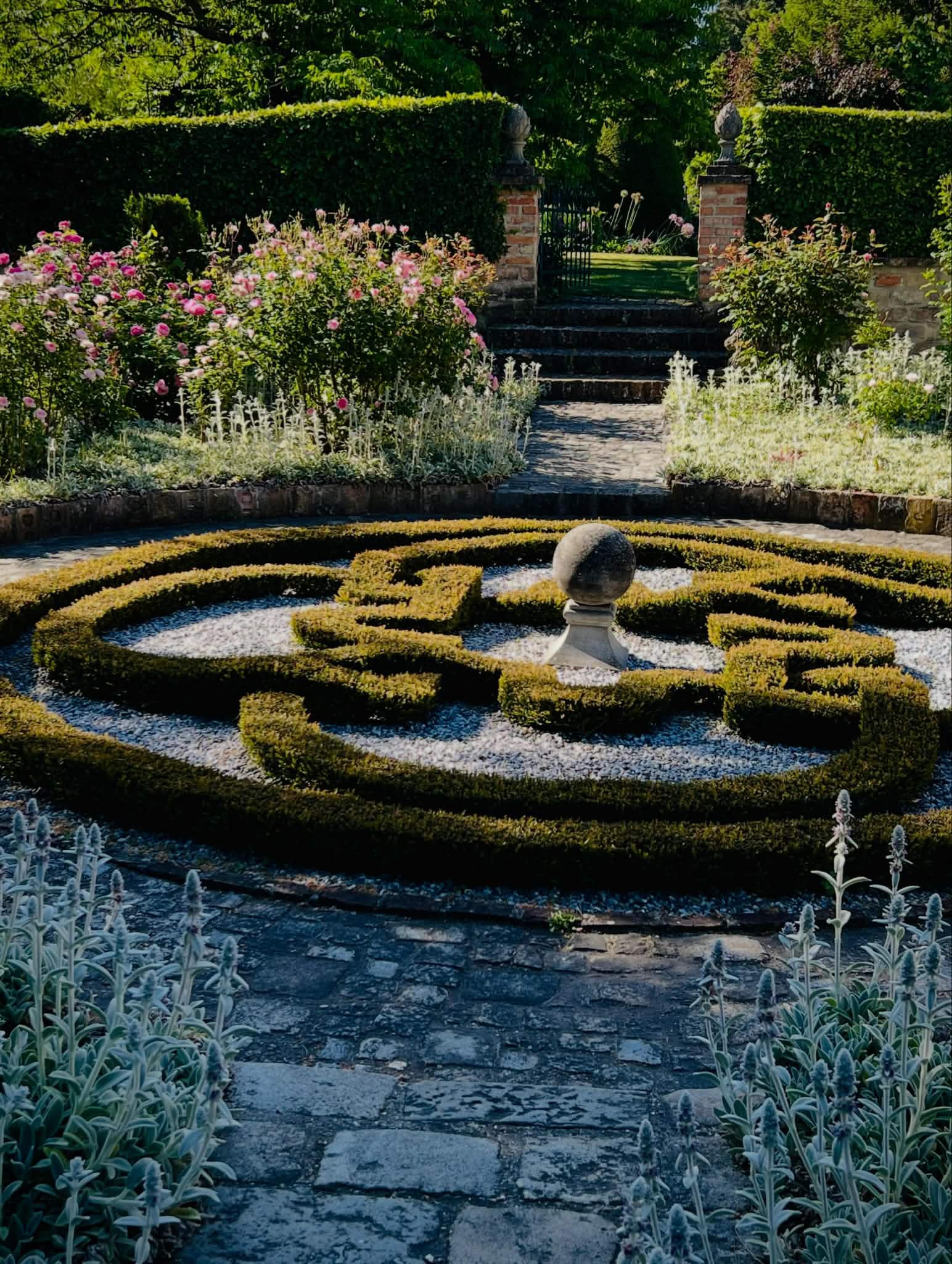 Schöner Garten mit Formschnitt