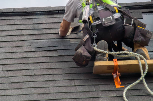 Dachdecker bei der Arbeit