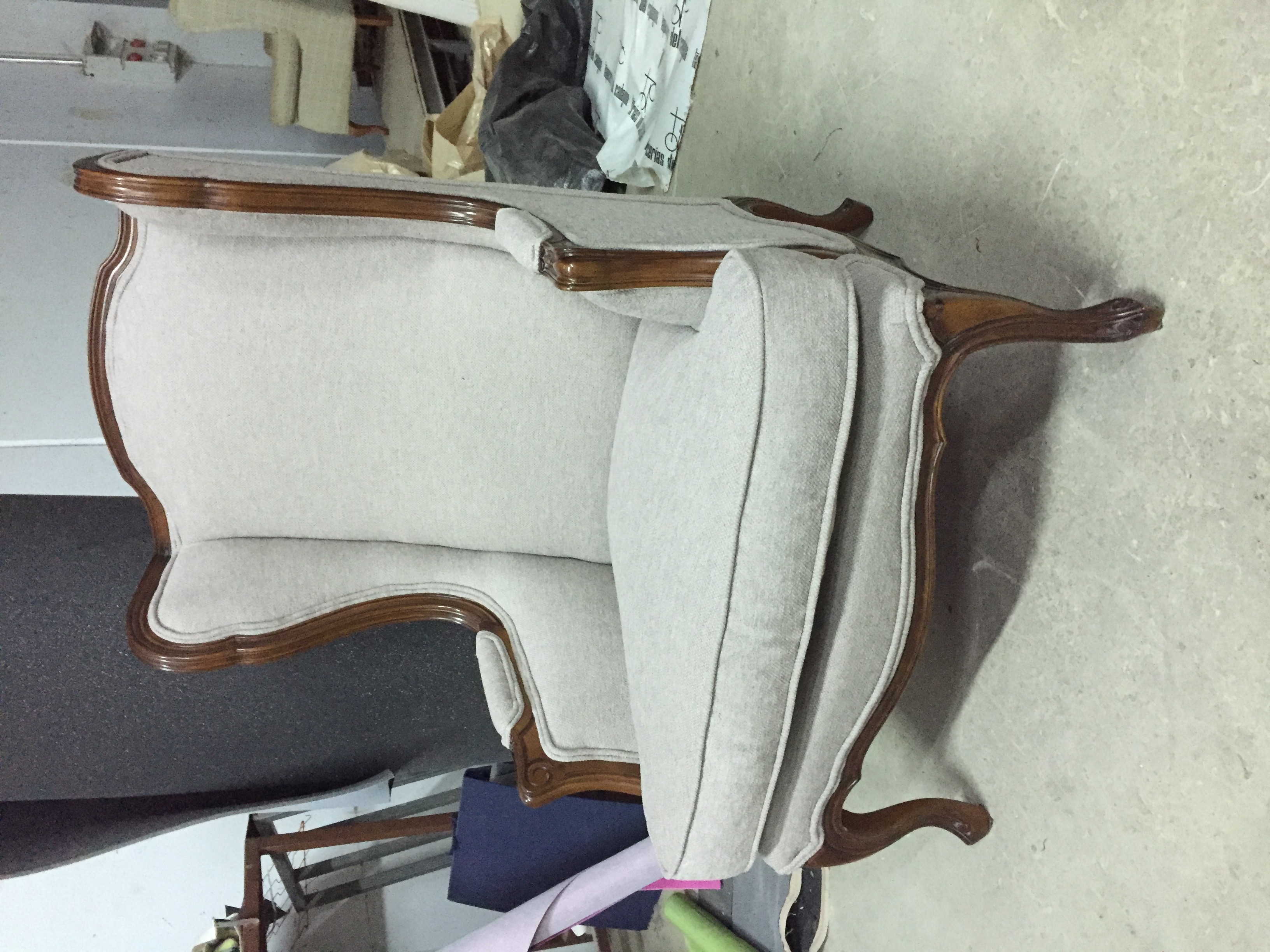 Sillón retro antes de renovación completa
