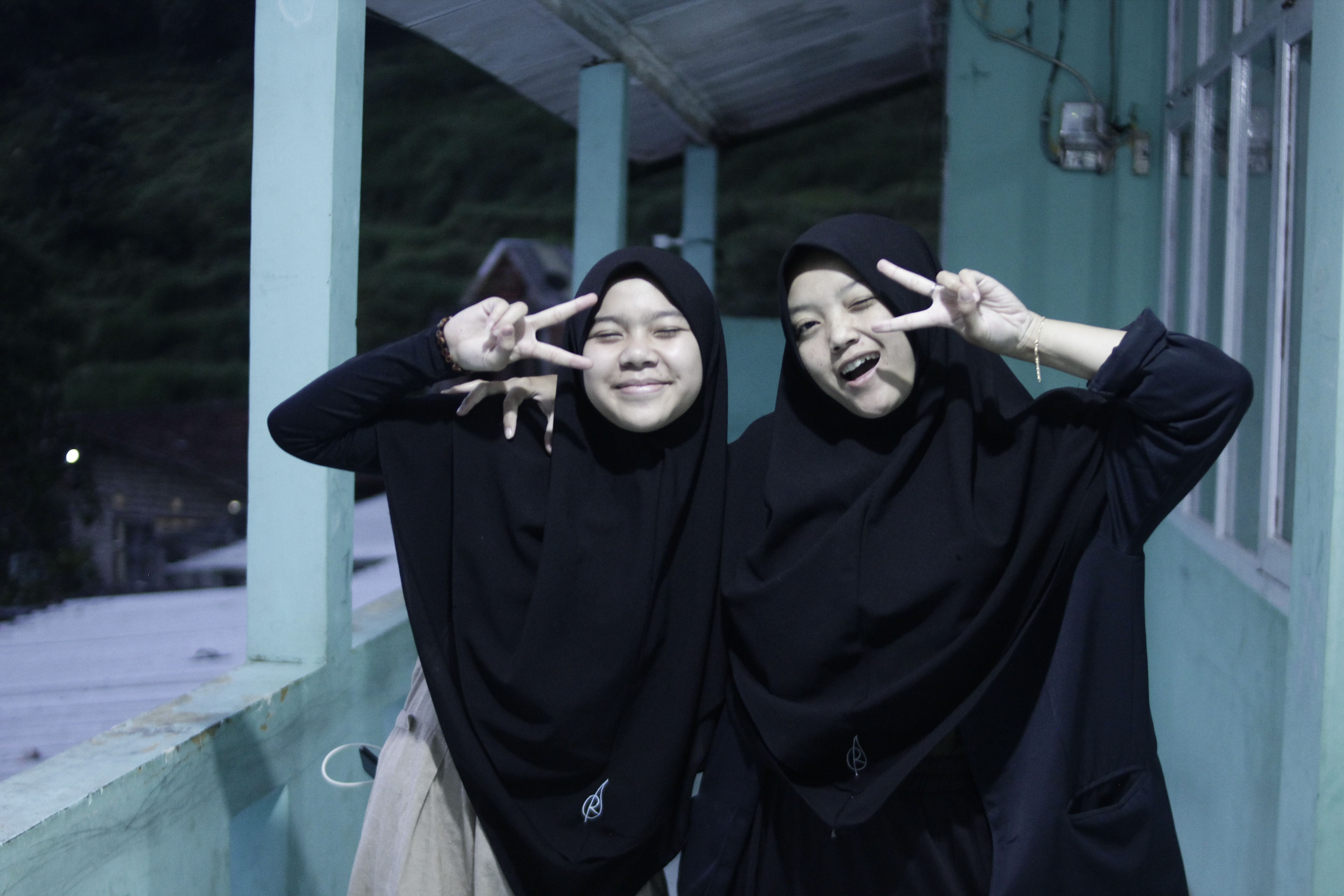 Santri SMA Darun Nasya di malam hari