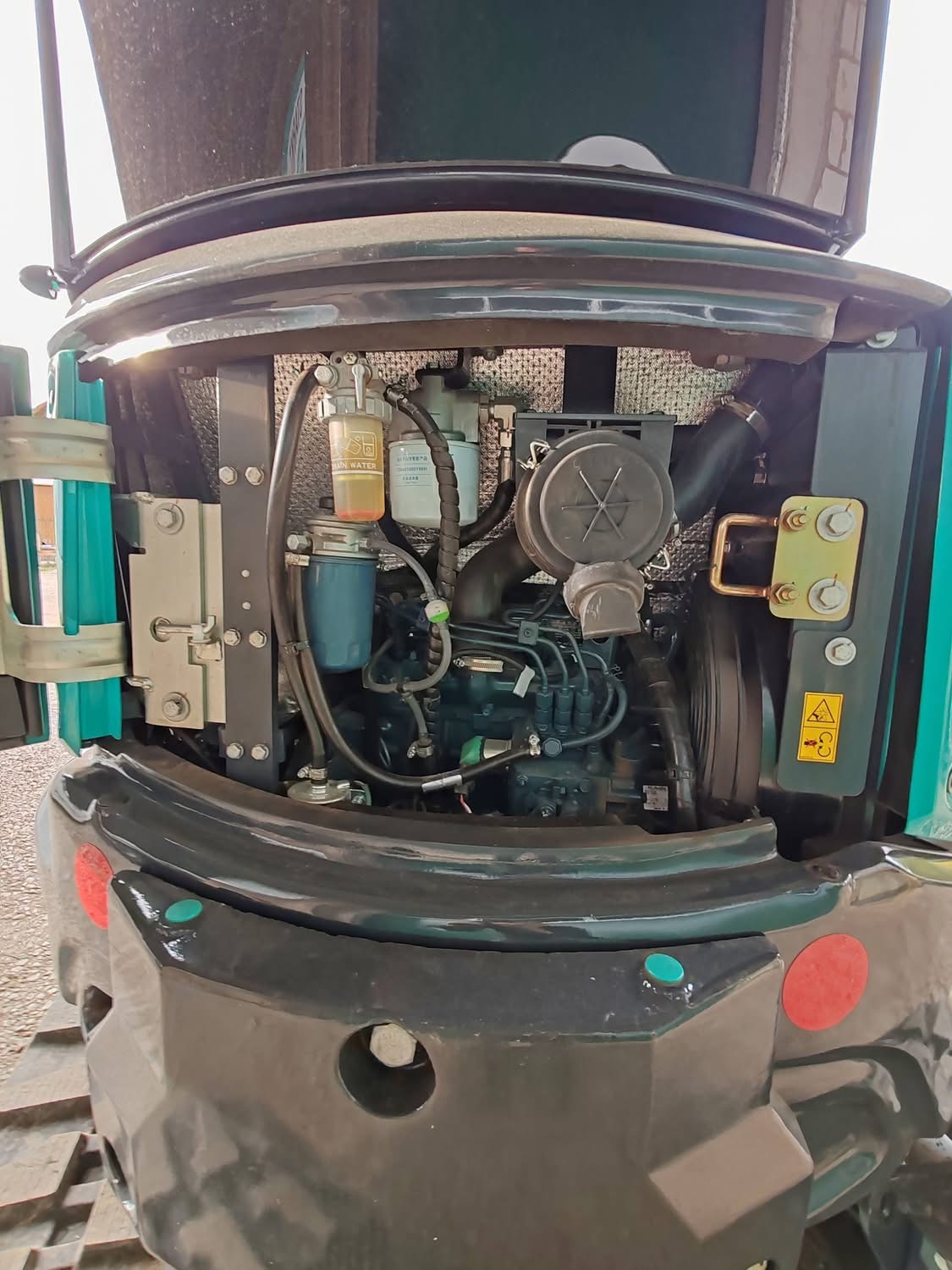 Motorraum Sunward Bagger 50h Service