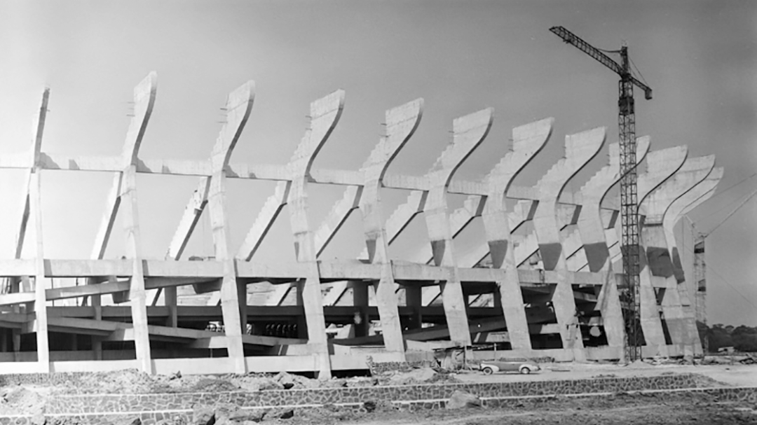 Construcción del Estadio Azteca con Grúa Torre GEN