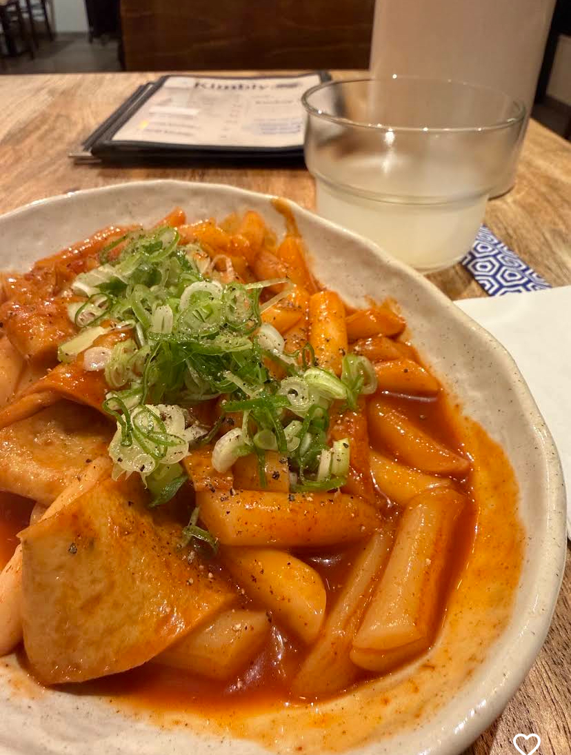 Tteokbokki in roter Gochujang-Sauce