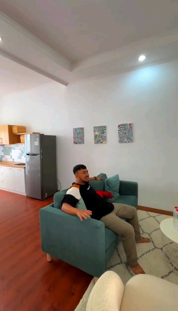 Ruang Tamu Modern dan Luas